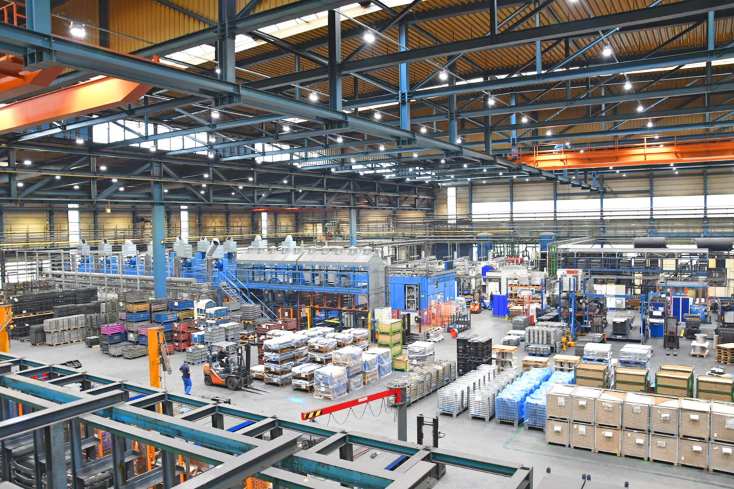 SHU rüstet um auf LED und spart kräftig an Energie und CO2 Ausstoß ein