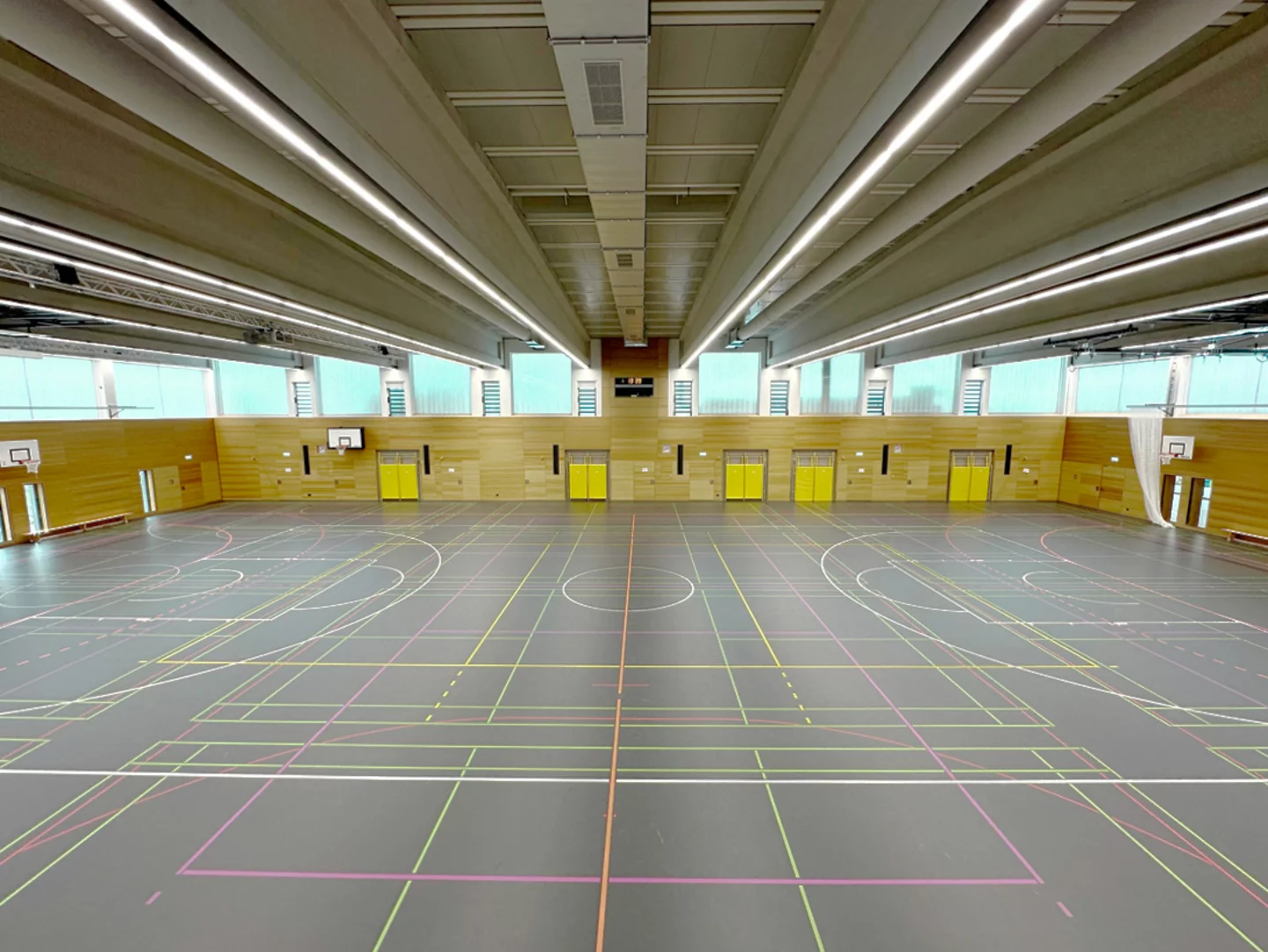 Lichtprojekt Dreifachturnhalle Realschule Herrsching mit EKL sport